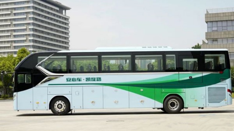 N8 bus